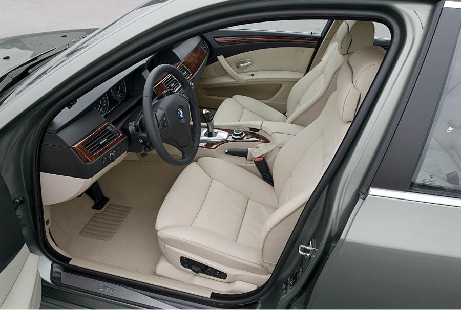  BMW 5-Series 2007 года  (фото 71 из 93)